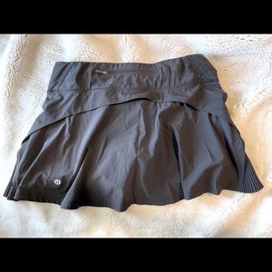 Black Lululemon skirt 6 Reg GREAT Condition